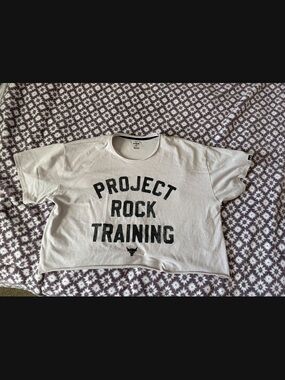 WOMENS XL UA UNDER ARMOUR CROP TOP SHIRT PROJECT ROCK TRAINING